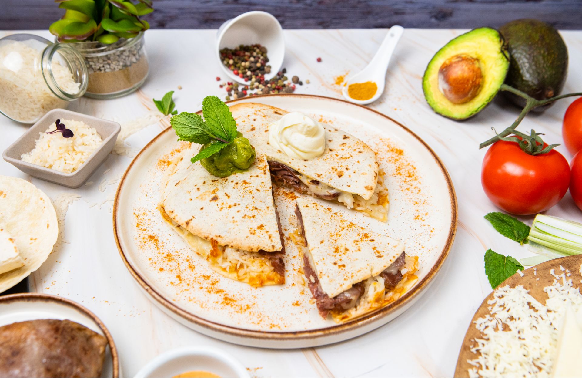 quesadilla-de-carrillera-con-aguacate